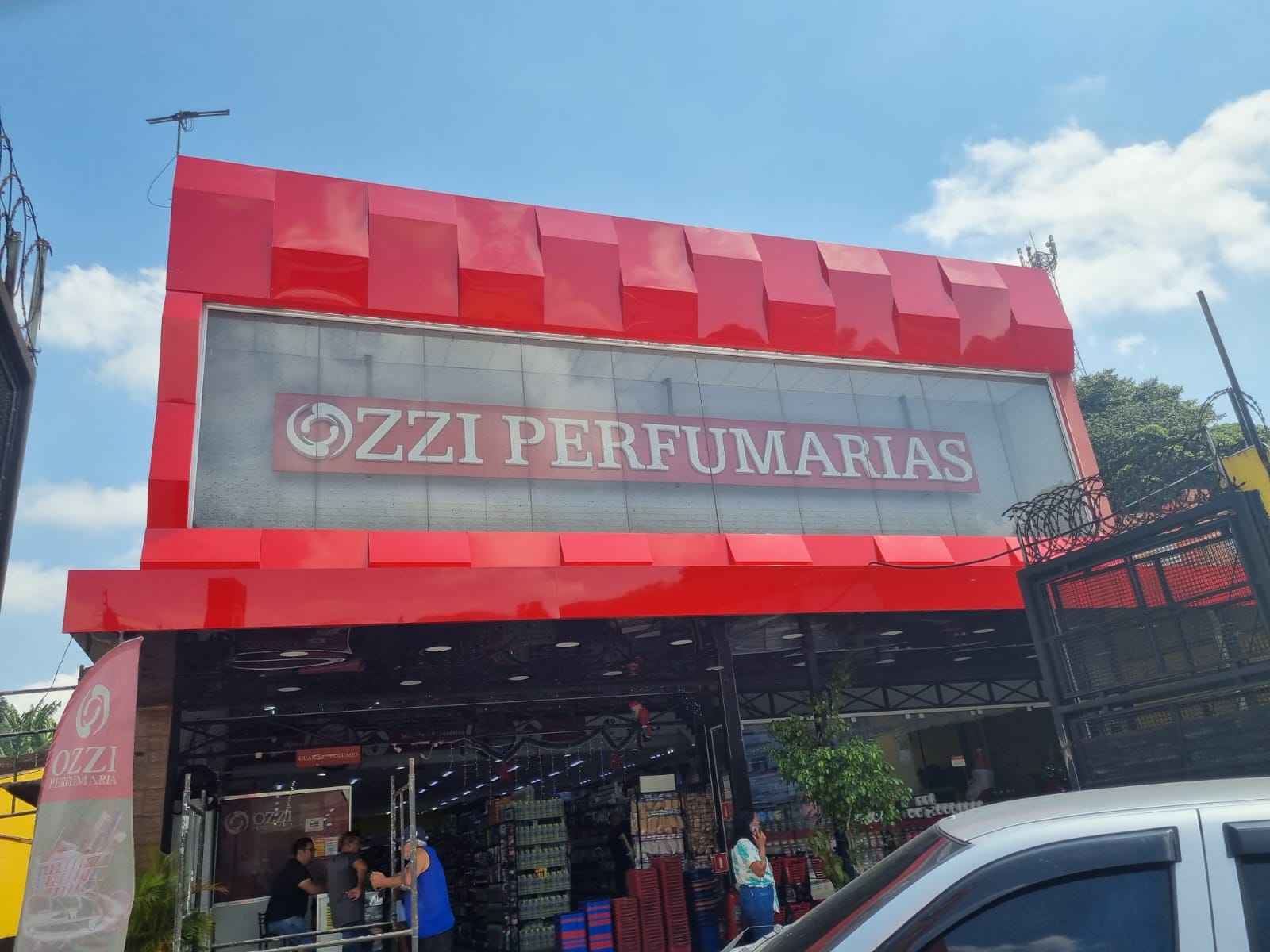 fachada ozzi perfumaria.jpeg